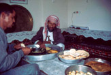 Il pranzo in una casa yemenita